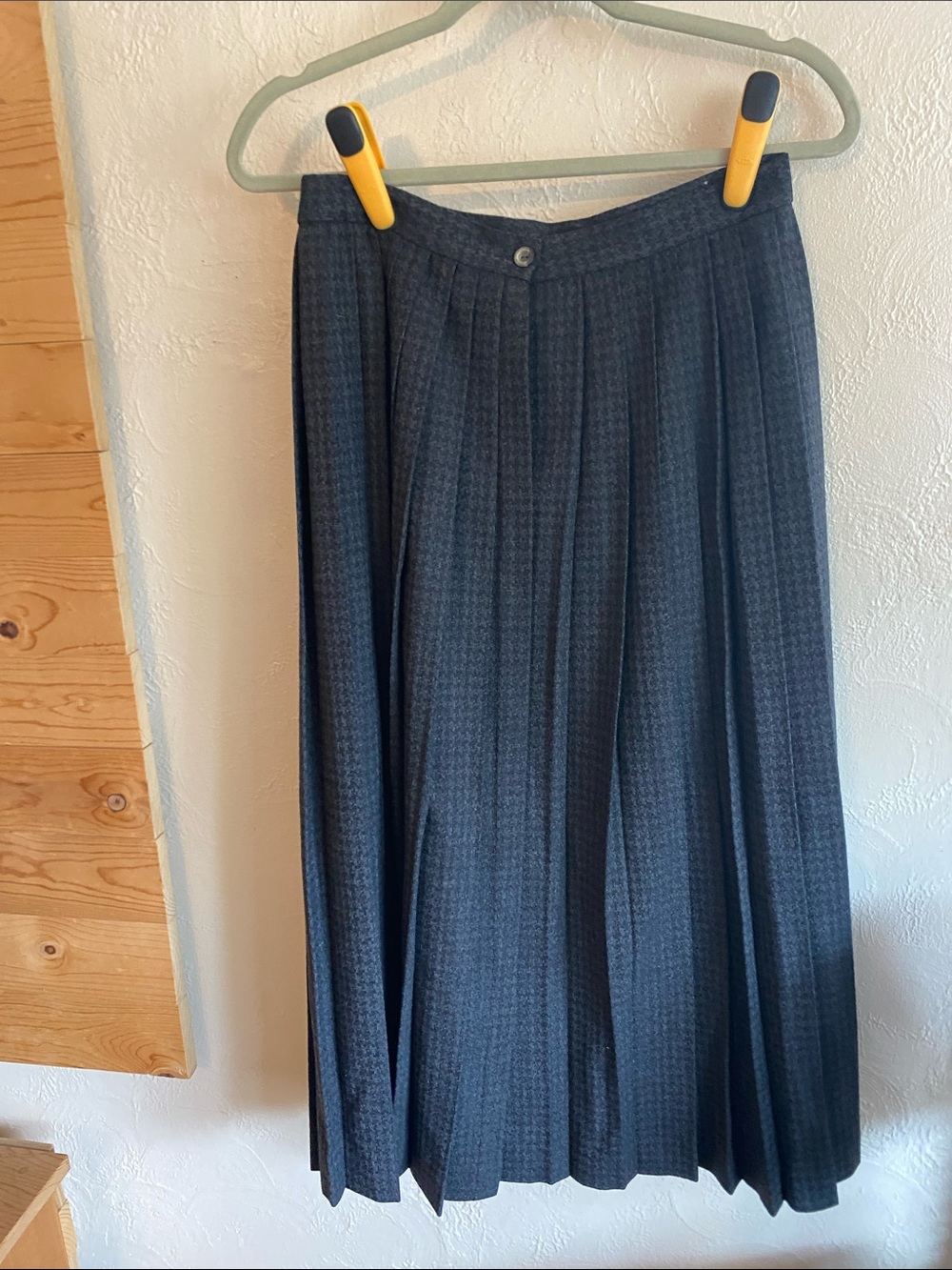 Vintage WoolPleated A-Line Midi Skirt in Charcoal